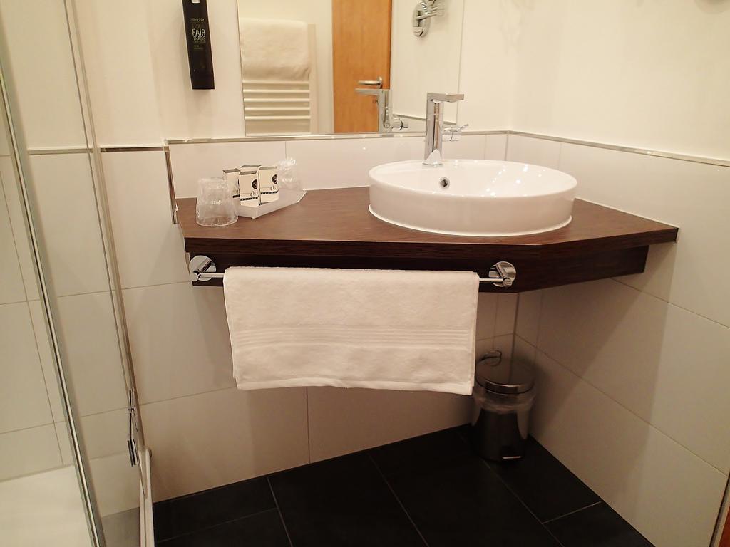 Hotel Mingarden Düsseldorf Kamer foto